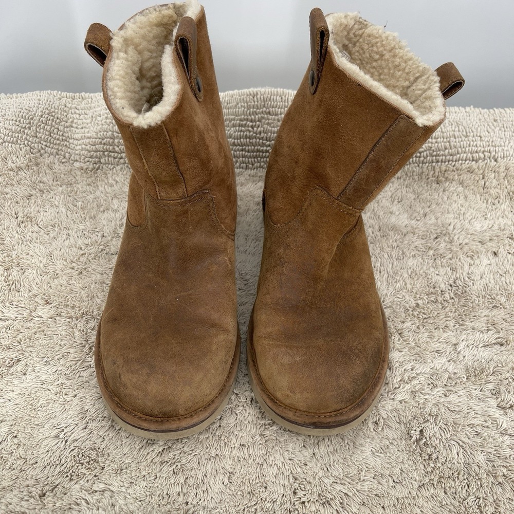 UGG‎ Womens ClassicChestnut Suede Snow Boot Water Resistant W7